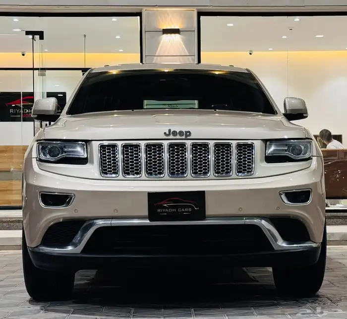 شيروكي 2014 V8 ساميت ( بحالة ممتازة ) 2