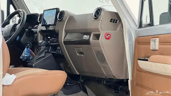 تويوتا ربع V6.2025فل كامل رفرف بريمي بنزين 40عام 9