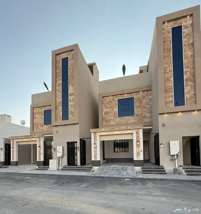 للبيع روف 9 غرف طريق أبها الخميس مقابل نادي ضمك بسعر 750الف 1