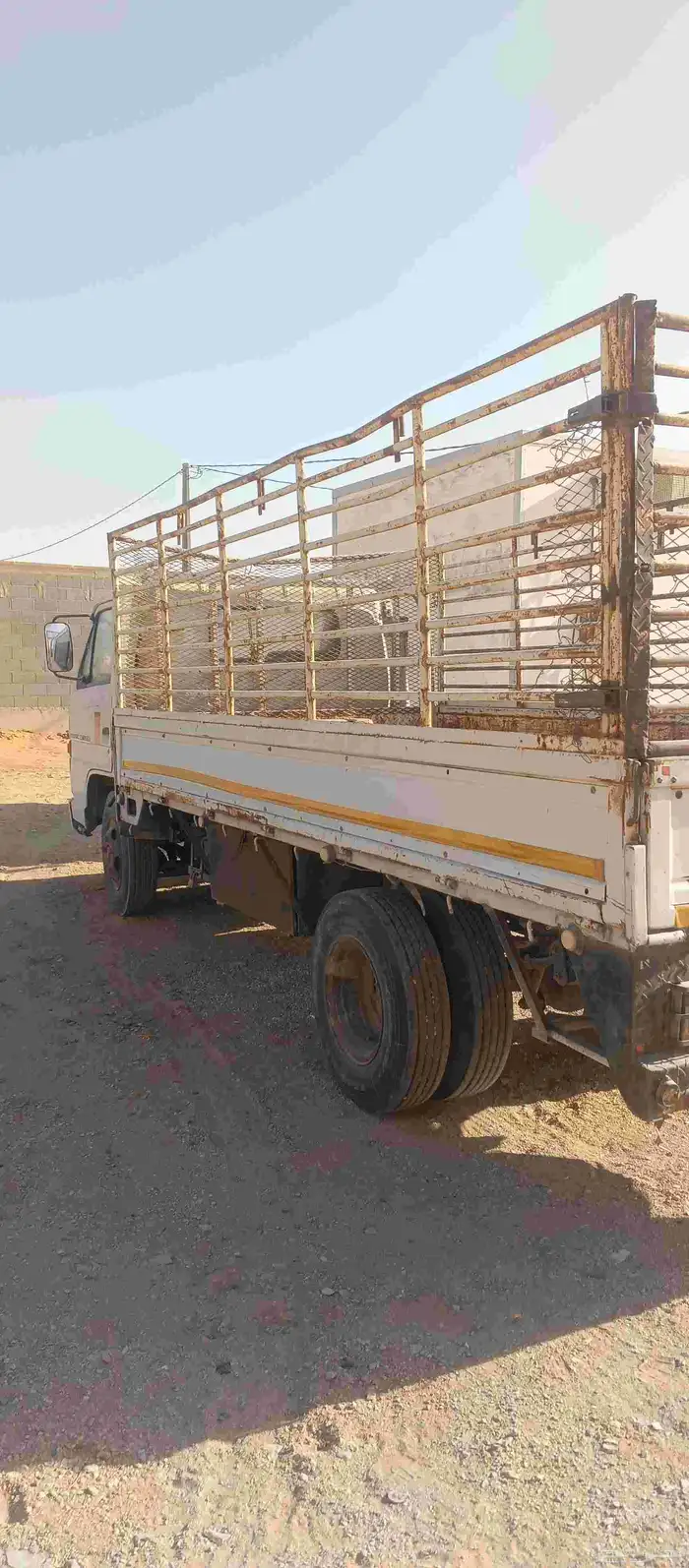 دينا للبيع ايسوزو سنه الصنع 1992 تحتاج تجديد استماره 700 2