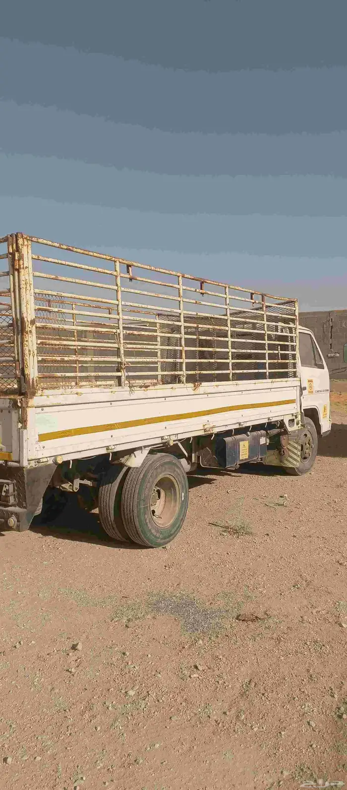 دينا للبيع ايسوزو سنه الصنع 1992 تحتاج تجديد استماره 700 0