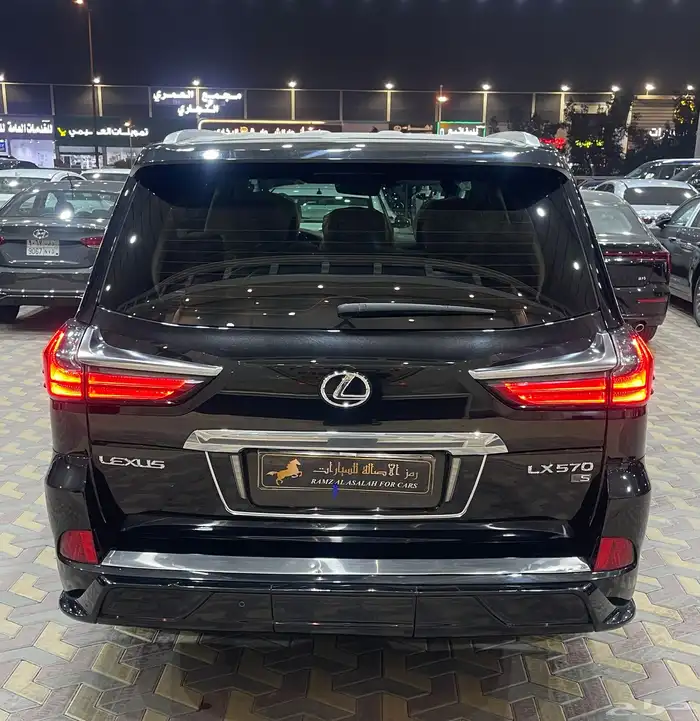 جيب لكزس ال اكس 570 موديل 2020 5