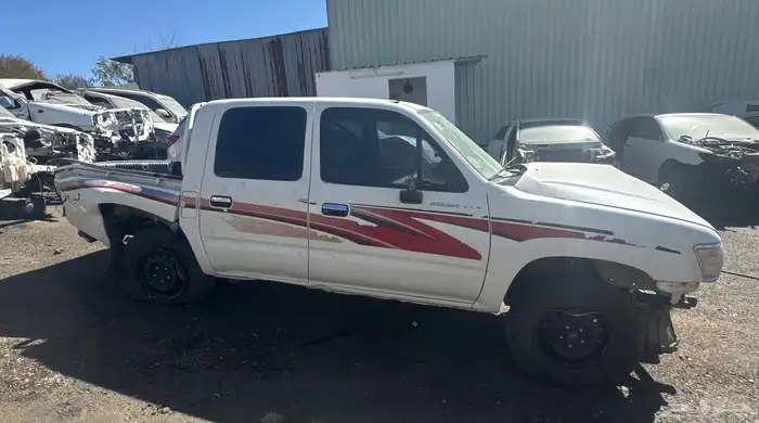 هايلكس 2001 تشليح قطع غيار 0