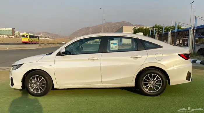 تويتا يارس2024 ممشي 11 الف y plus 7