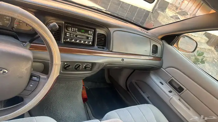 فورد كروان فكتوريا ممشى 170 الف استخدام شخصي 10