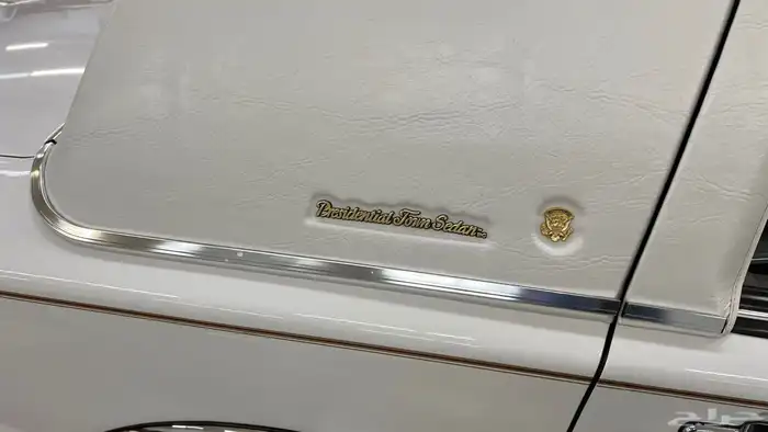 لينكولن تاون كار 1992 بريزيدينت 6