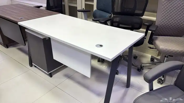 مكاتب ادراية فخمة جميع المقاسات 50