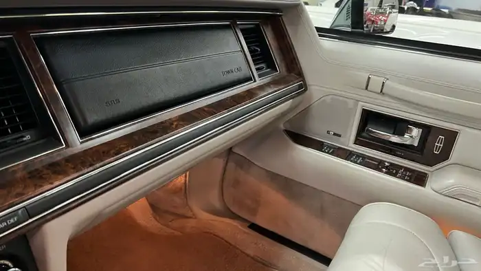 لينكولن تاون كار 1992 بريزيدينت 18