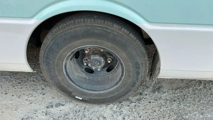 باص متسوبيشي روزا 20