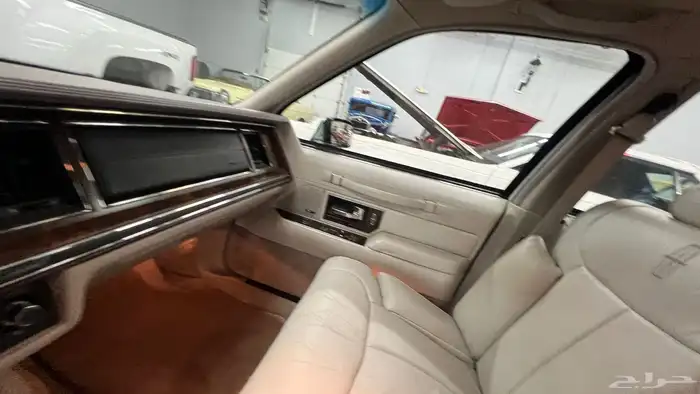 لينكولن تاون كار 1992 بريزيدينت 17