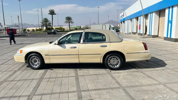 لنكولن تاون كار مجدد مفحوص 14