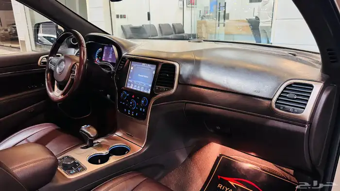 شيروكي 2014 V8 ساميت ( بحالة ممتازة ) 5