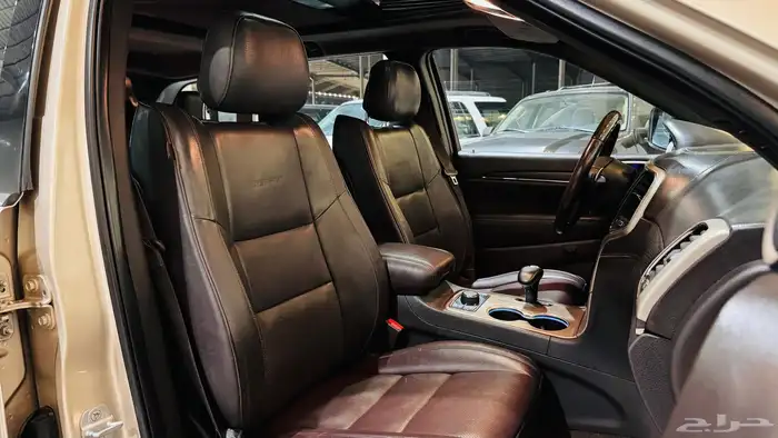 شيروكي 2014 V8 ساميت ( بحالة ممتازة ) 4