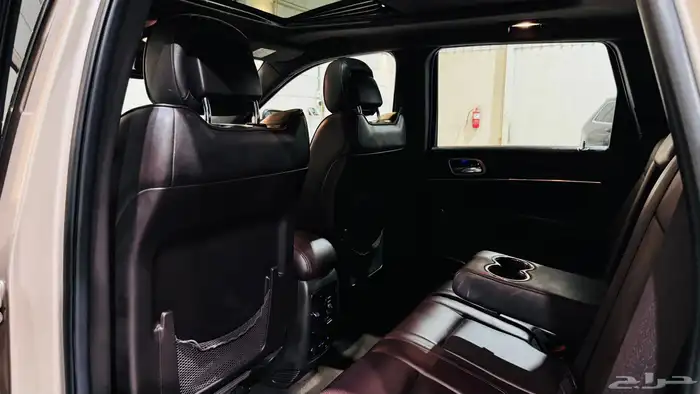 شيروكي 2014 V8 ساميت ( بحالة ممتازة ) 8