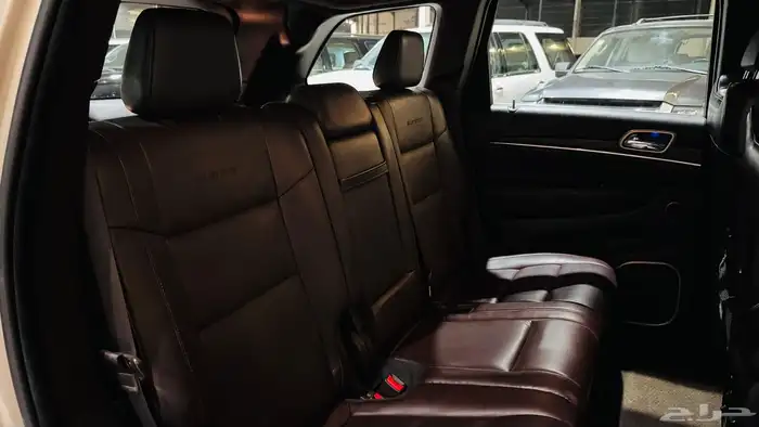 شيروكي 2014 V8 ساميت ( بحالة ممتازة ) 9