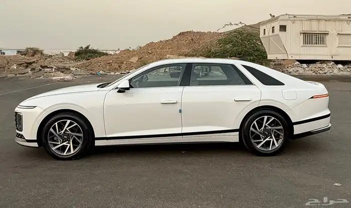 هونداي ازيرا 2023 ( بنزين ) فل كامل شبه جديدة للبيع 6