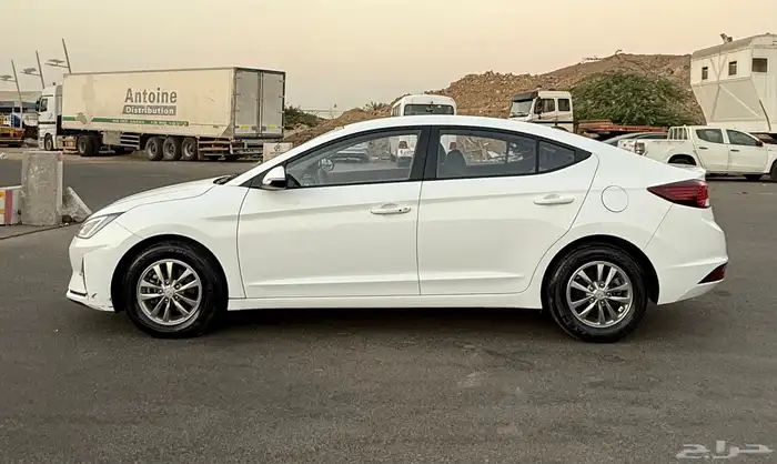 هونداي النترا 2020 ( بنزين ) شبه جديدة للبيع 6