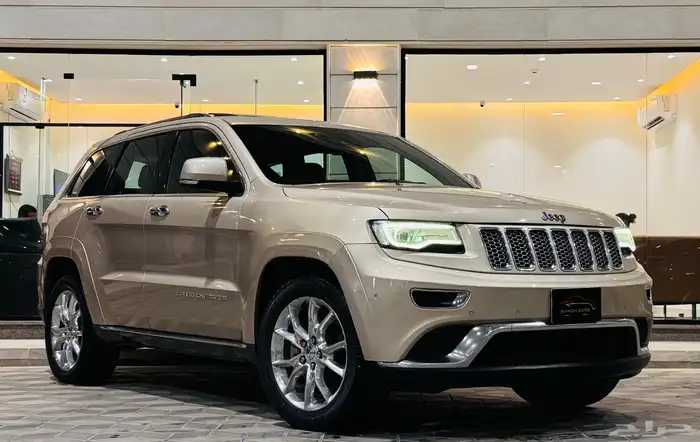 شيروكي 2014 V8 ساميت ( بحالة ممتازة ) 0