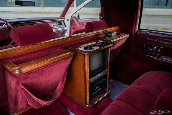 للبيع كلاسيك تاون كار لنكولن 1991 ممشى 12 الف 5