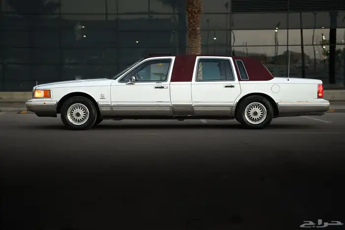 للبيع كلاسيك تاون كار لنكولن 1991 ممشى 12 الف 2