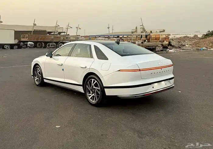 هونداي ازيرا 2023 ( بنزين ) فل كامل شبه جديدة للبيع 5