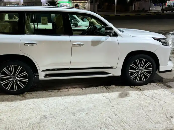 لكزس 2019 سعودي للبيع 1