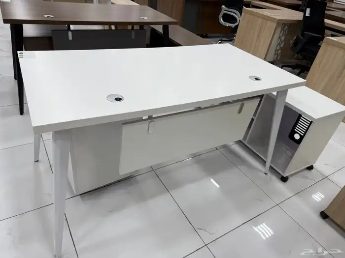 مكاتب ادراية فخمة جميع المقاسات 53