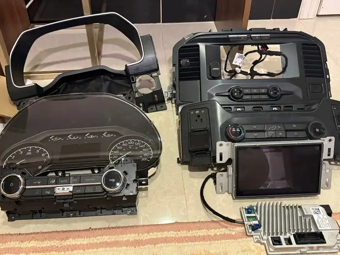 للبيع قطع اصليه فورد f-150 2021 -2023 مفكوكة من سيارتي 0