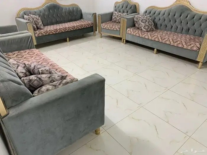 بيع كنب 11 نفر نظيف مستعمل لمدة شهور لايوجد به وصخ ولا شي 2