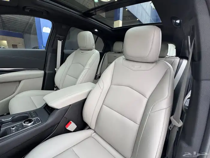 كاديلاك XT4 2023 عداد 15 الف على الضمان 7