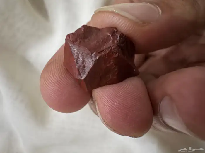 حجر عقيق احمر والثاني ابيض 0