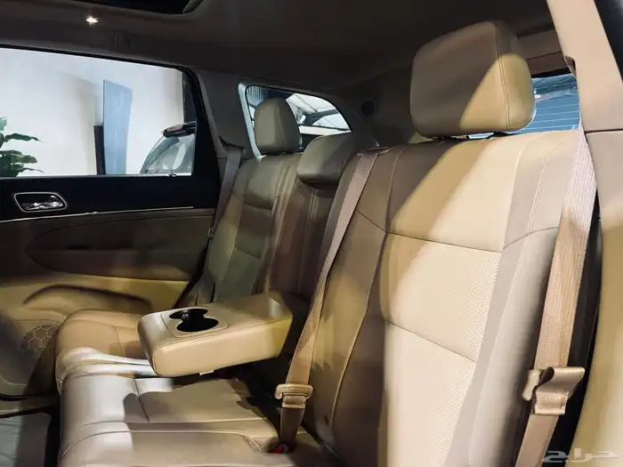 شيروكي 2017 لميتيد V8 بحاله ممتازه 8