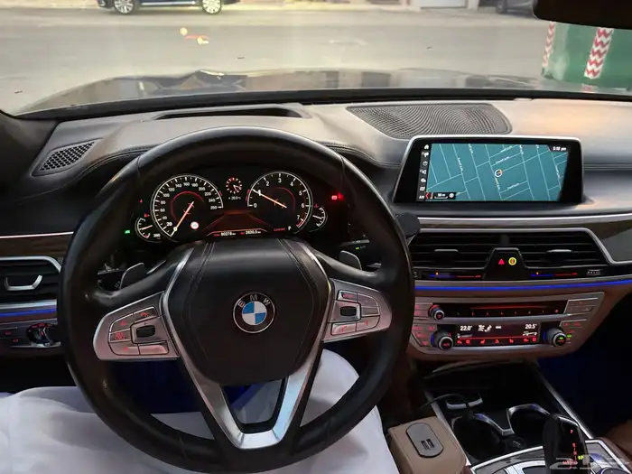 بي ام دبليو الفئة السابعة 730 Li موديل 2018 ممشى قليل جدا 11