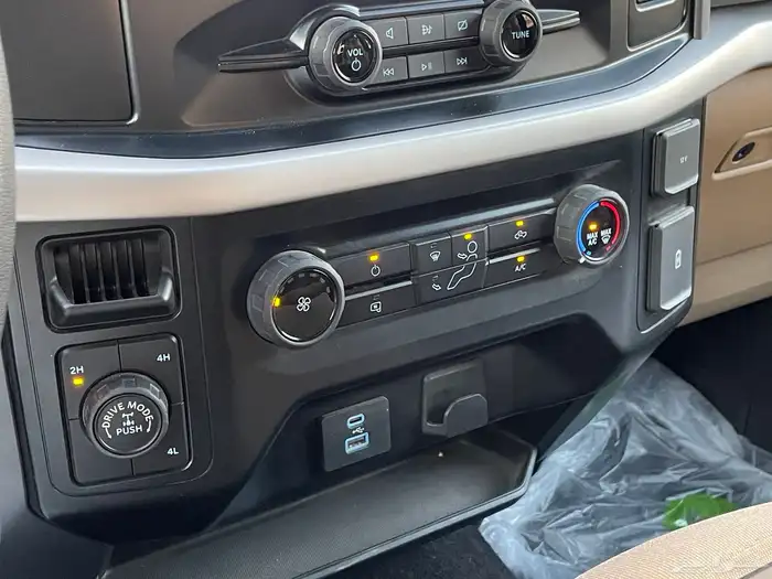 فورد ونيت F-150 2023 بحالة الوكالة 31