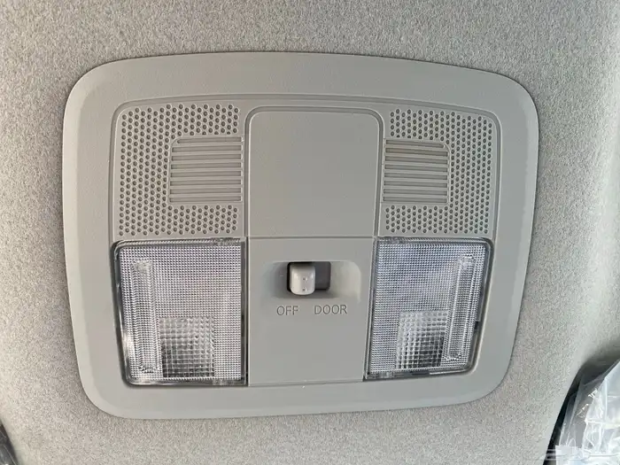 تويتا يارس2024 ممشي 11 الف y plus 23