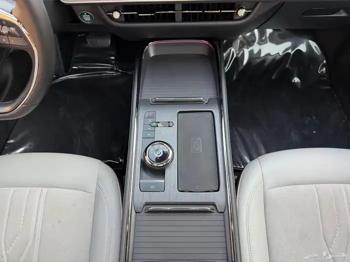 فورد تورس تيتانيوم فل كامل 2025 شبه جديد 33