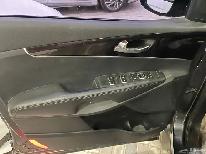 كيا سورنتو 2019 5 ركاب نص فل ( ديزل ) 2.0D 9