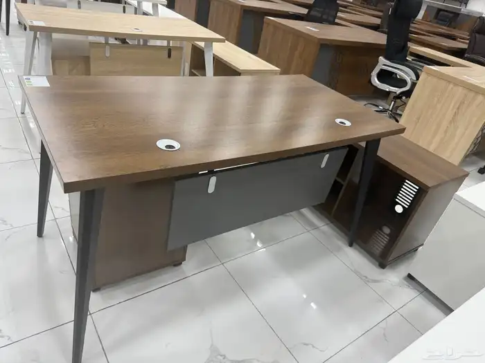 مكاتب ادراية فخمة جميع المقاسات 45