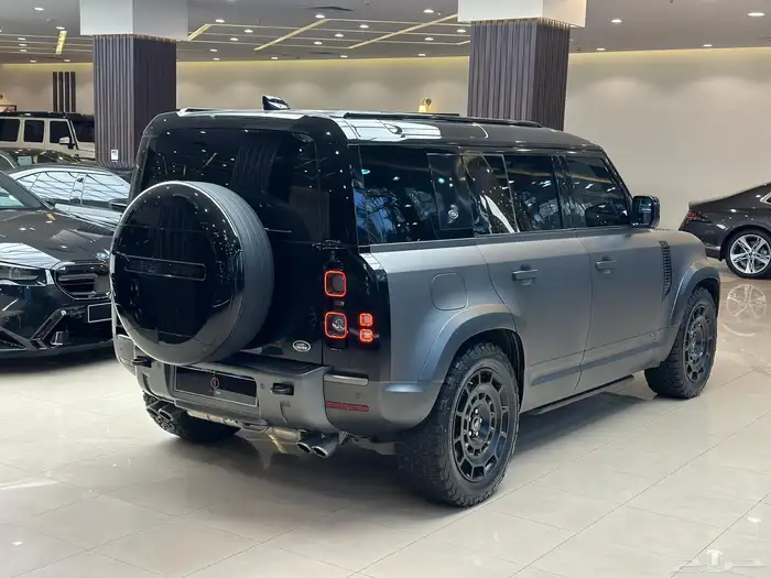 LAND ROVER DEFENDER 2023 V8 2