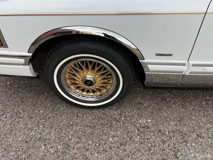 لينكولن تاون كار 1992 بريزيدينت 11