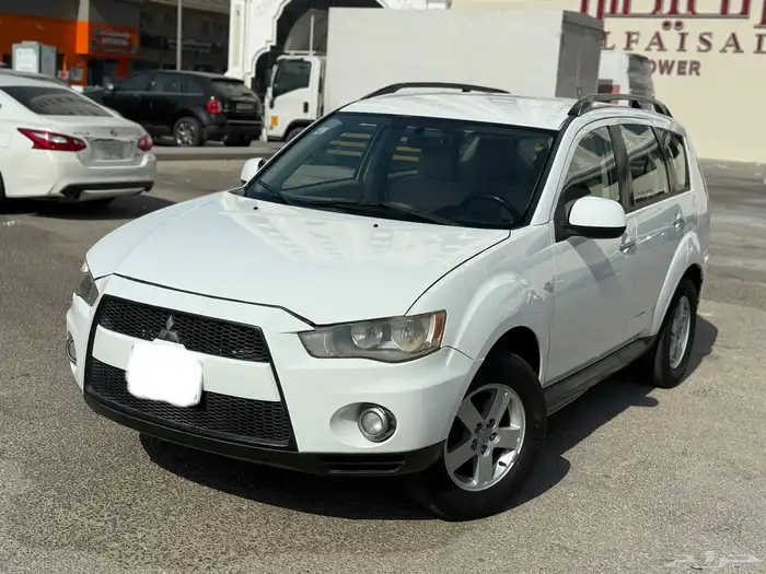 ميتسوبيشي اوتلاندر 2011 نضيف أربعه سلندر 1