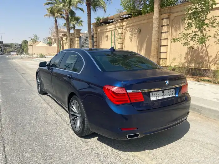 BMW740 2012 0
