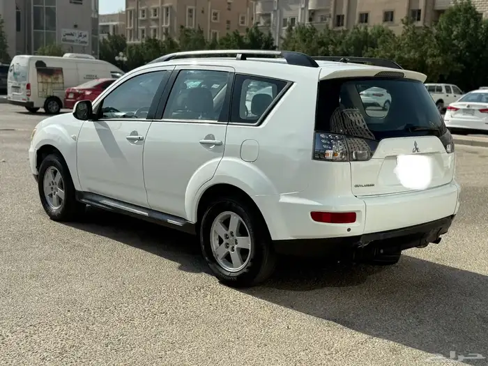ميتسوبيشي اوتلاندر 2011 نضيف أربعه سلندر 11