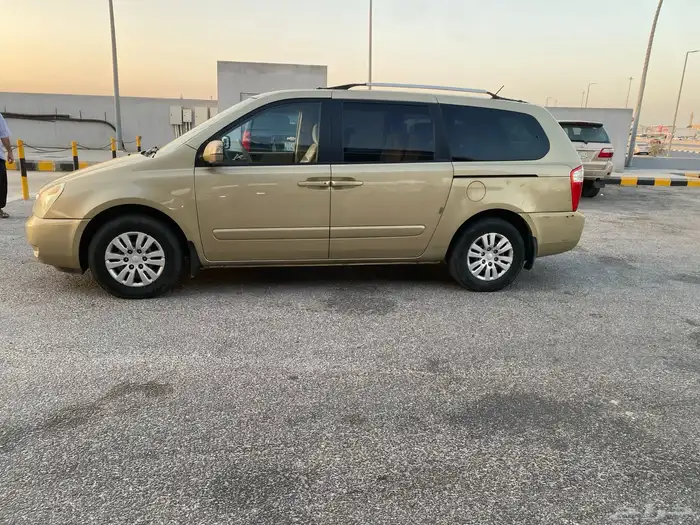 كيا كرنفال موديل 2011 4