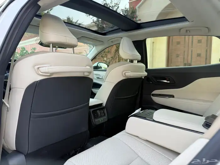 تويوتا كراون ماجستنا 2023 شبه جديد 15