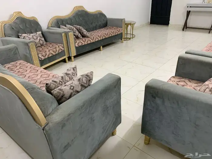 بيع كنب 11 نفر نظيف مستعمل لمدة شهور لايوجد به وصخ ولا شي 3