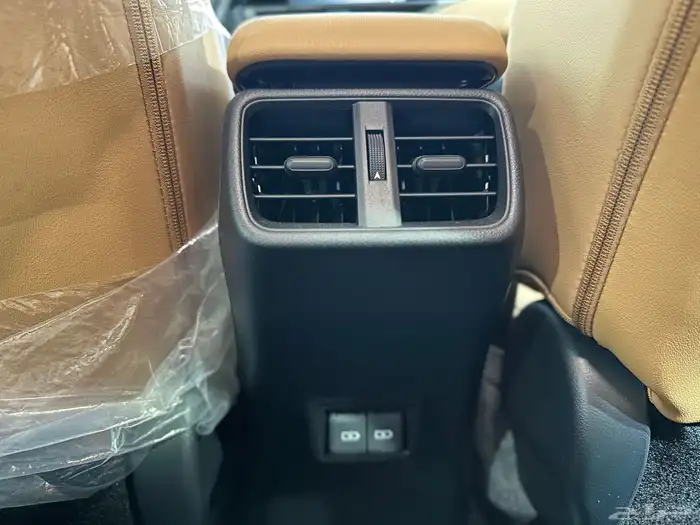 لكزس م UX 2024 13