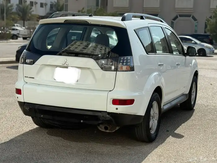 ميتسوبيشي اوتلاندر 2011 نضيف أربعه سلندر 8