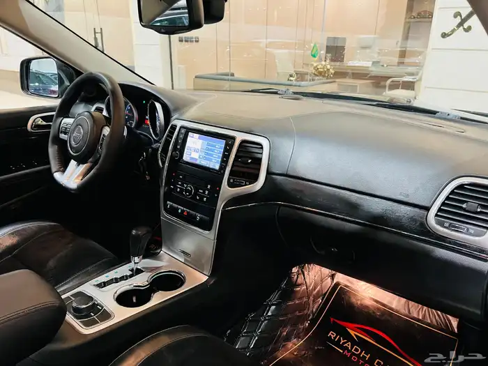 شيروكي SRT8 فل كامل نظيف جدا 11