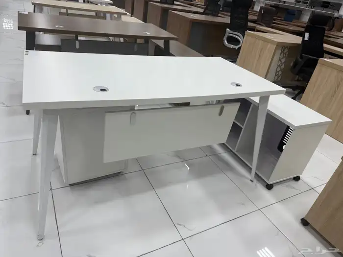 مكاتب ادراية فخمة جميع المقاسات 46